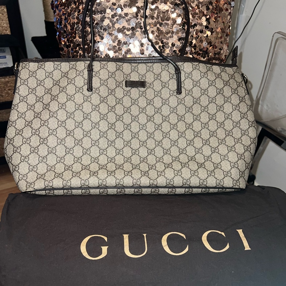 Authentic Gucci tote  used in decent  condition
